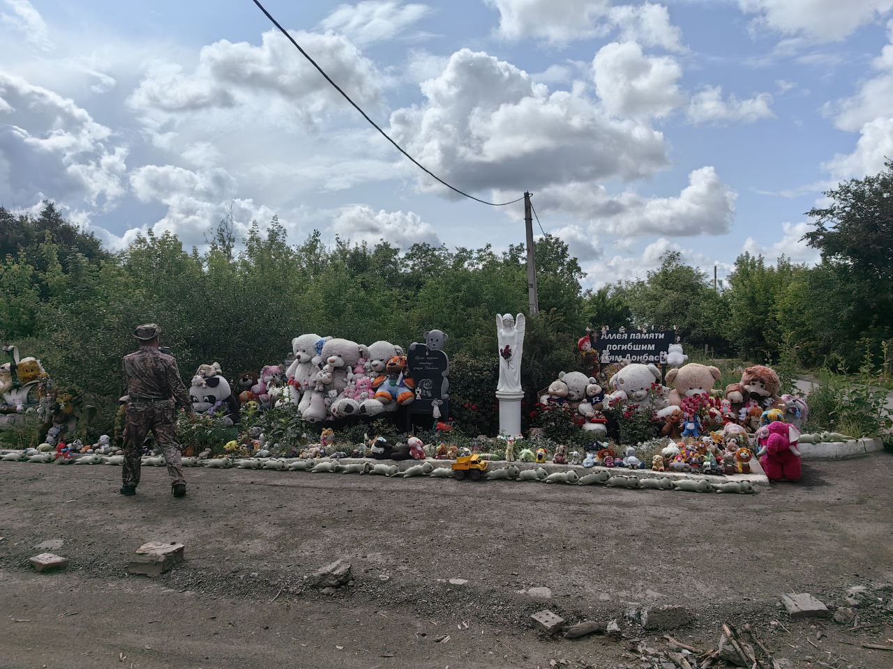 Фонд «Симфония Победы» посетила «Аллею Ангелов» в Донецке